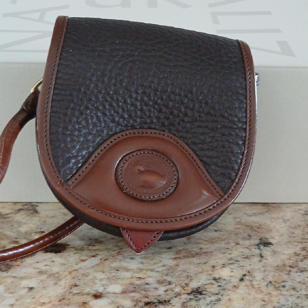 Chic Two-Tone Leather Crossbody Bag